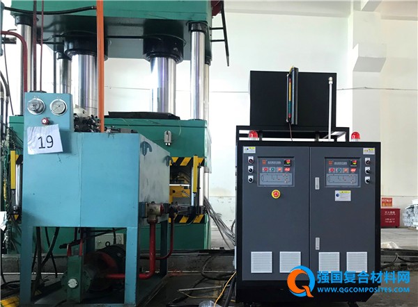碳纖維模壓成型油溫機(jī)，RTM模溫機(jī)